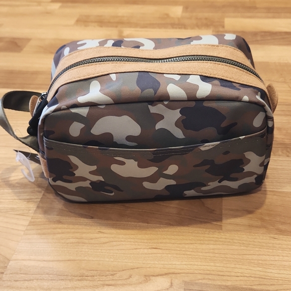 Toiletry Case - Picture 3 of 9